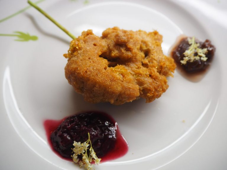 Hollerblüten (Holunderblüten) gebacken - vegan einfach Hollerstrauben