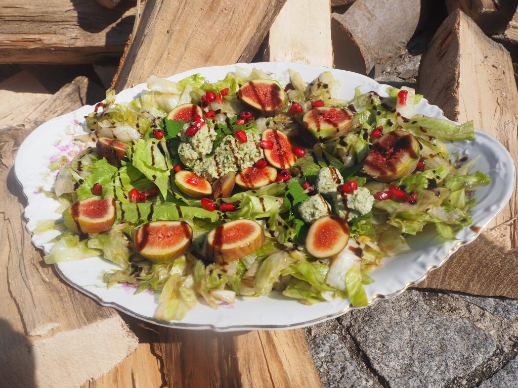 Feigen auf Blattsalat mit Frischkäse - vegan + glutenfrei | Naturveg