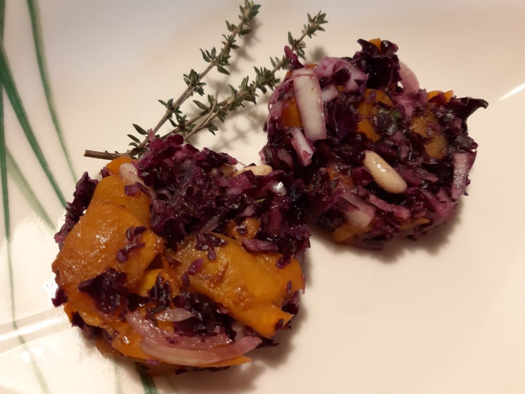 Rotkraut-Kürbis Salat mit Pinienkernen, vegan, gluten- und sojafrei ...