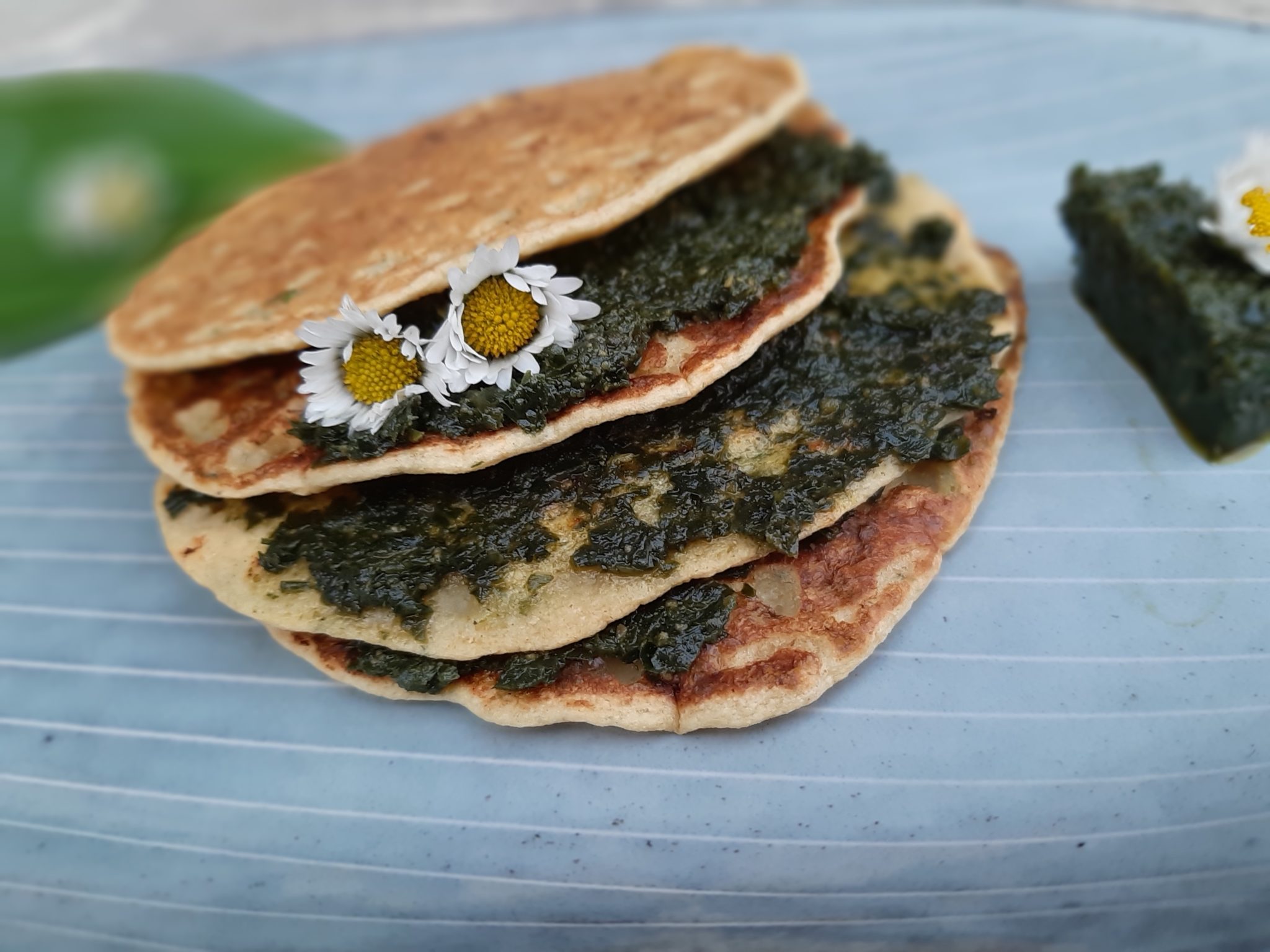 Blinis aus Kichererbsenmehl mit Bärlauchpesto, vegan, gluten- sojafrei ...