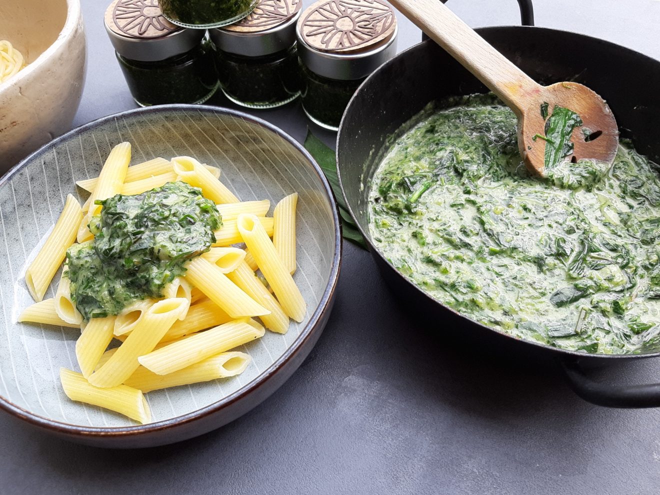 Nudeln in Bärlauchsauce und Bärlauchbutter, vegan, einfach, schnell ...